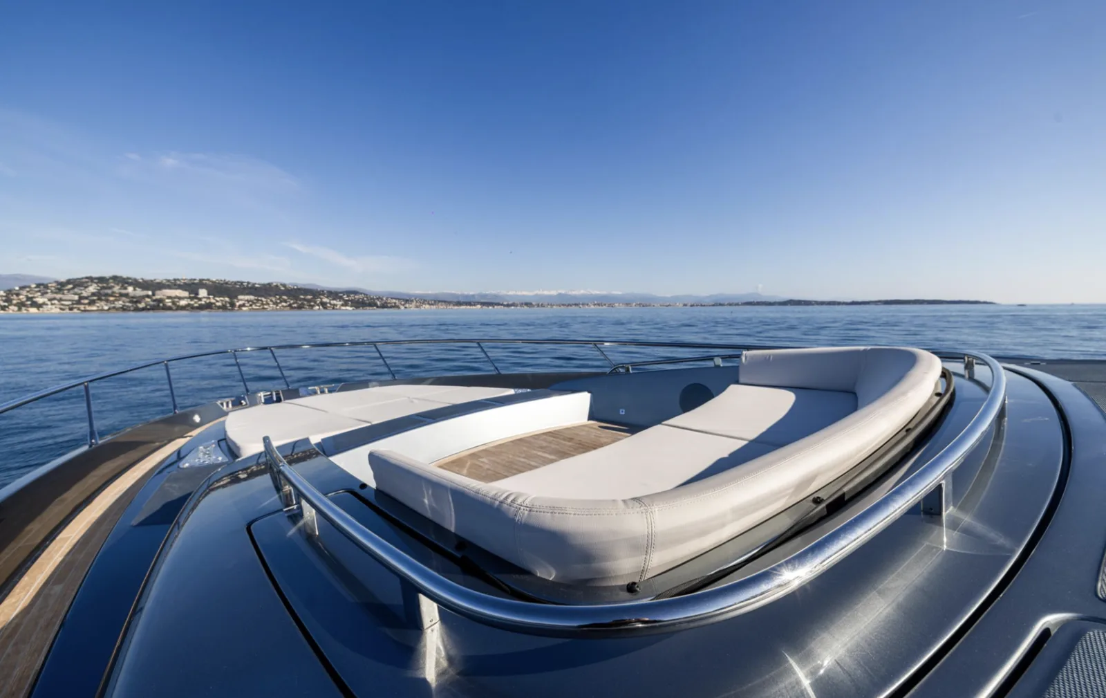 RIVA PERSEO 76 M/Y SAMIRA SAMIRA luxury yacht charter - luxurious interior salon French Riviera