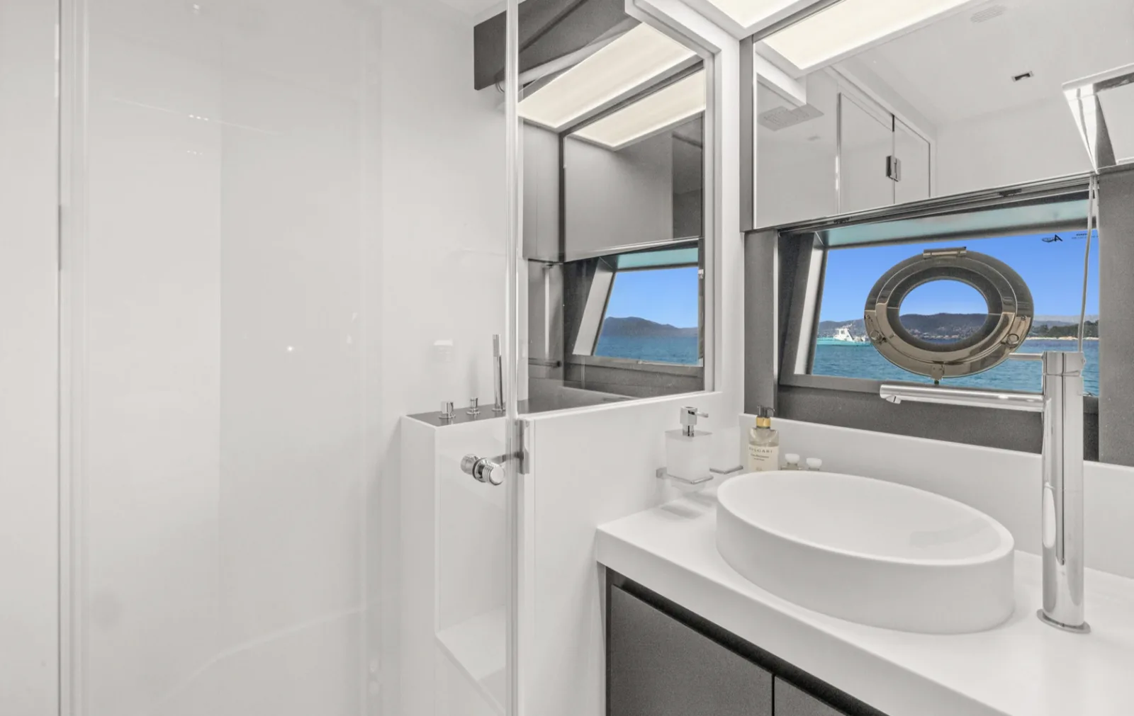 RIVA PERSEO 76 M/Y SAMIRA SAMIRA luxury yacht charter - master cabin French Riviera