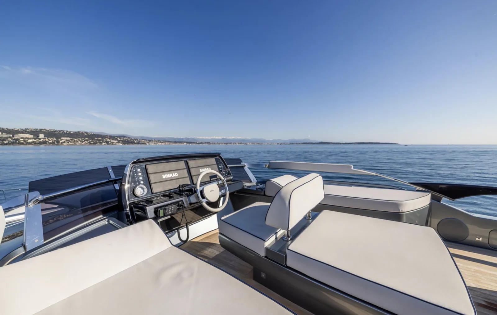 RIVA PERSEO 76 M/Y SAMIRA SAMIRA luxury yacht charter - dining area French Riviera
