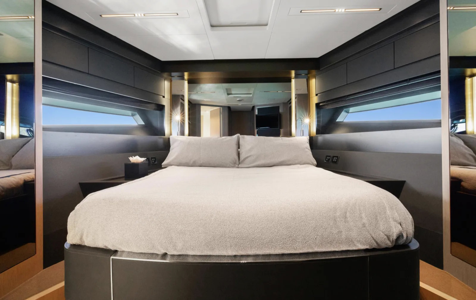 RIVA PERSEO 76 M/Y SAMIRA SAMIRA luxury yacht charter - exterior deck French Riviera