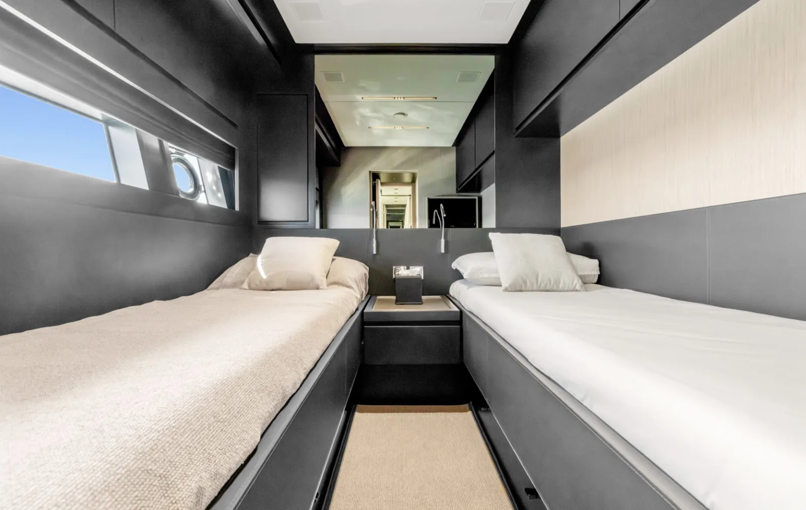 RIVA PERSEO 76 M/Y SAMIRA SAMIRA luxury yacht charter - VIP cabin French Riviera