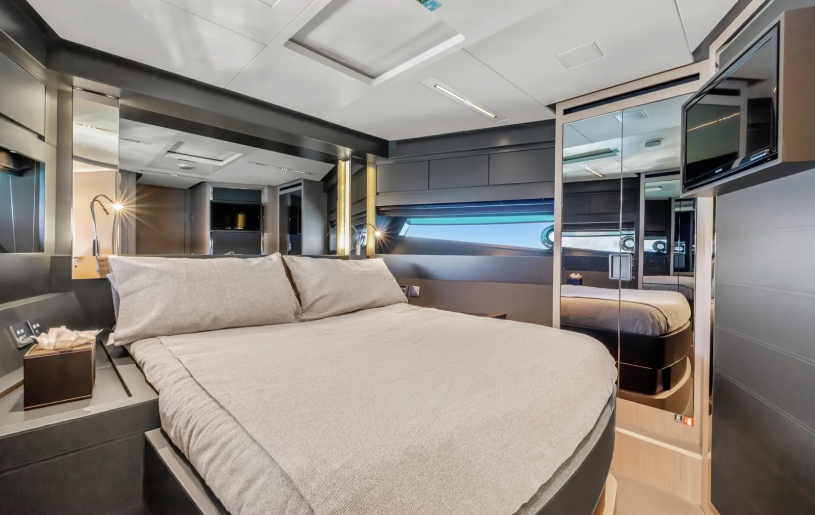 RIVA PERSEO 76 M/Y SAMIRA SAMIRA luxury yacht charter - luxurious interior salon French Riviera